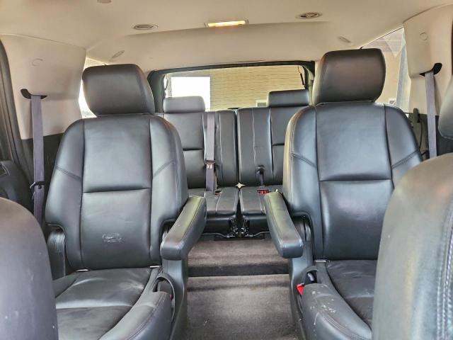 GMC Yukon Denali Image 13