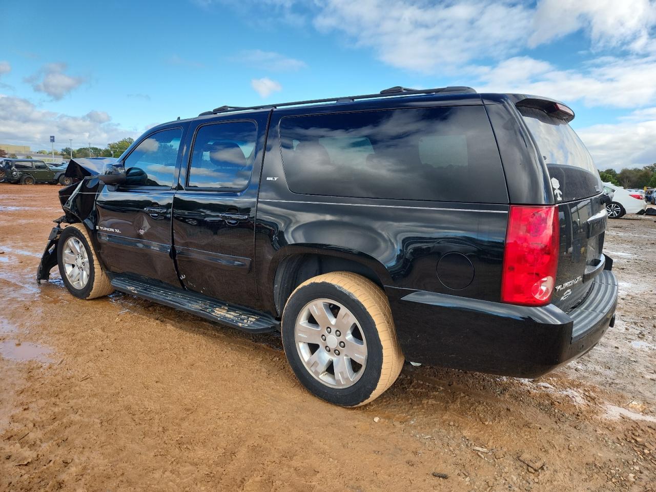 GMC Yukon C1500 Image 2