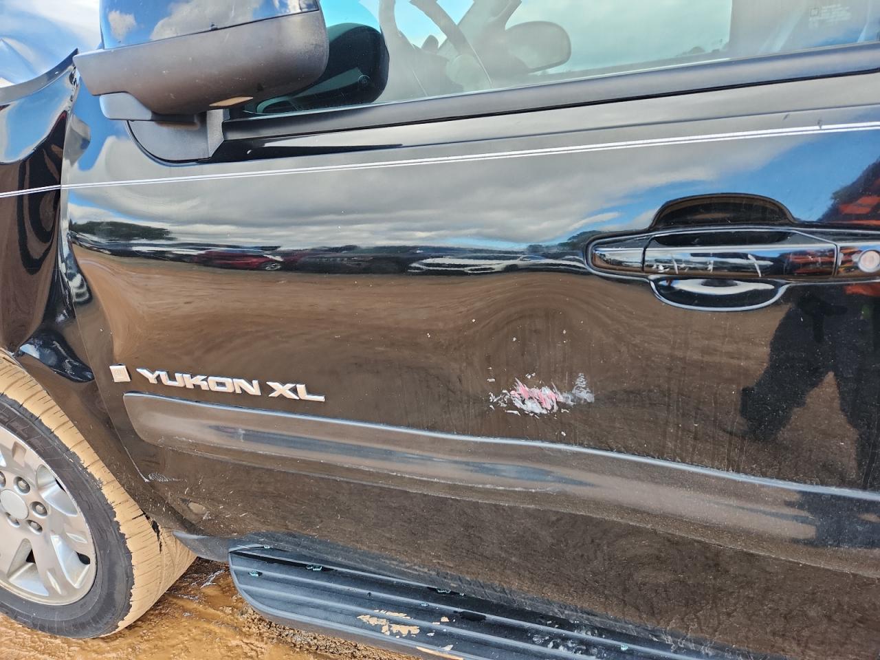 GMC Yukon C1500 Image 8