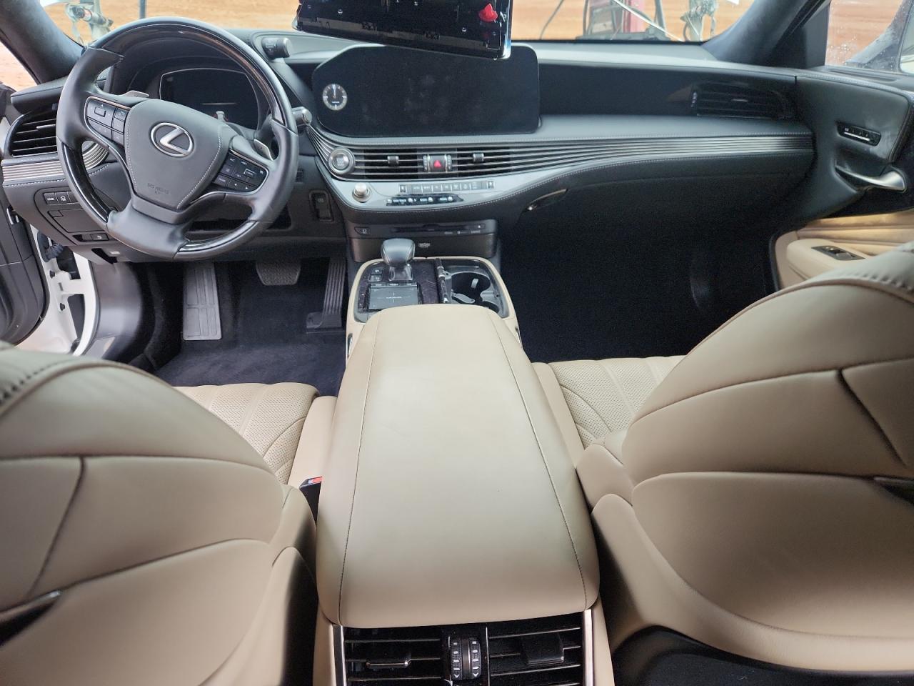 Lexus LS 500 Base Image 7