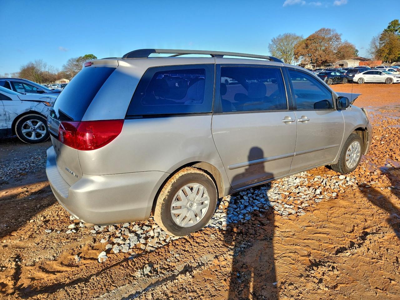 Toyota Sienna Ce Image 3