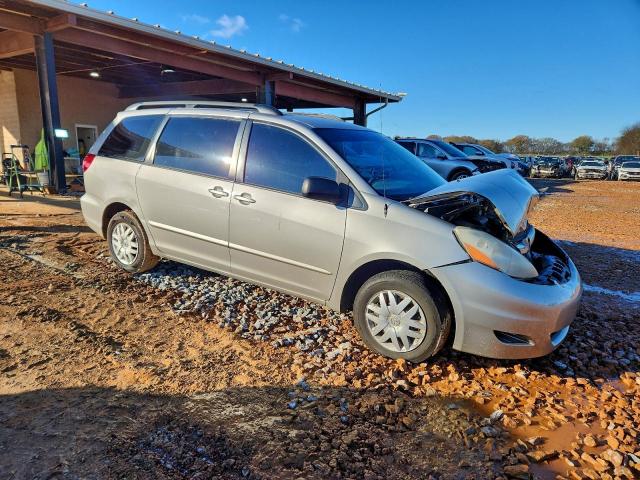 Toyota Sienna Ce Image 2
