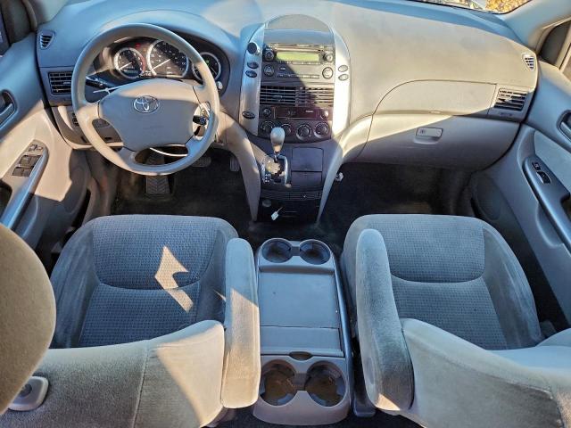 Toyota Sienna Ce Image 8