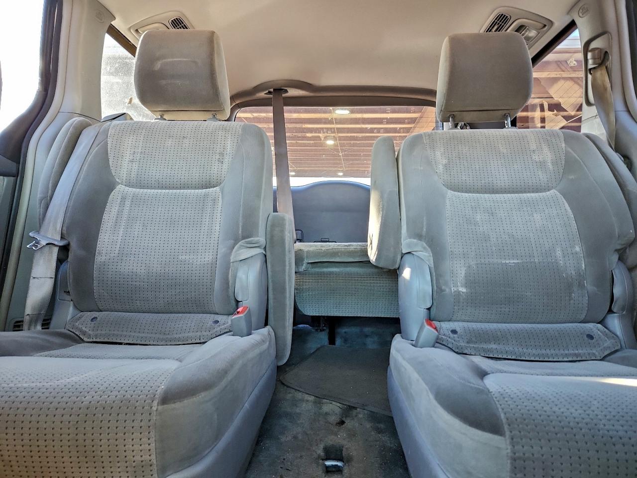 Toyota Sienna Ce Image 10