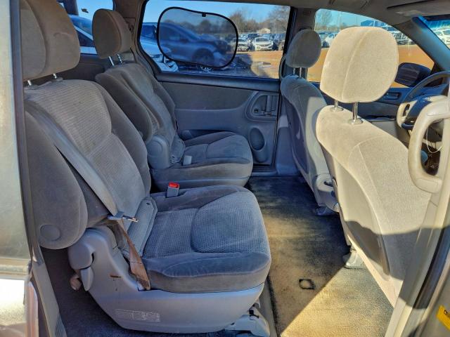 Toyota Sienna Ce Image 9