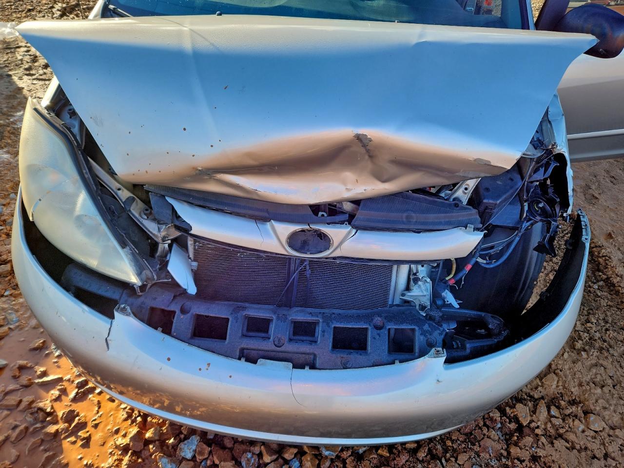 Toyota Sienna Ce Image 12