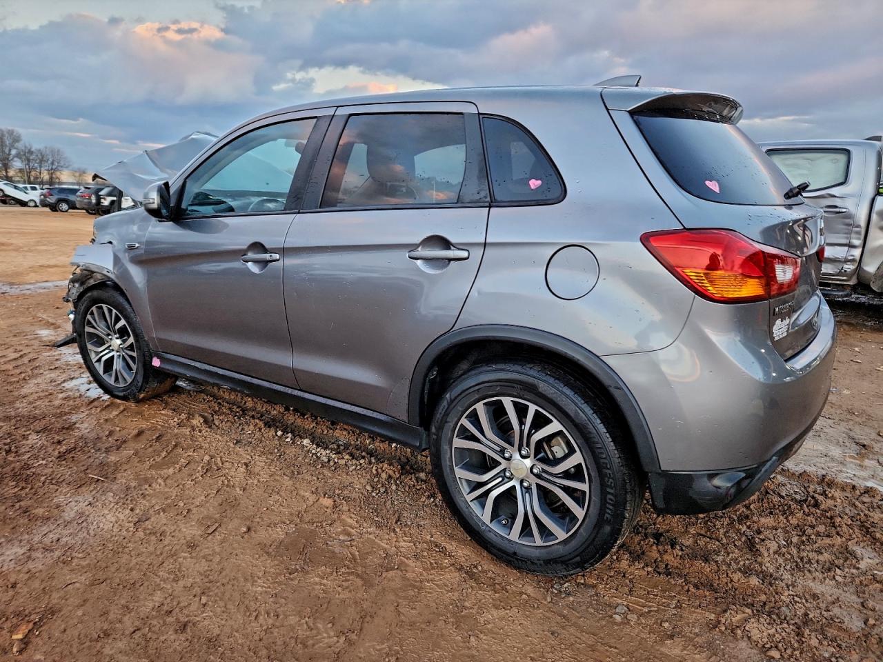 Mitsubishi Outlander Es Image 2