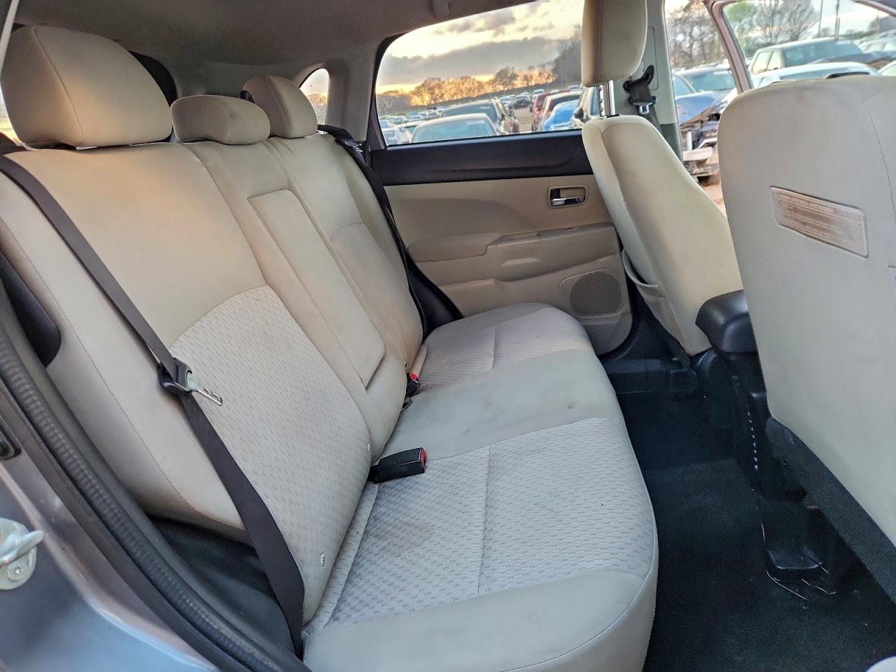 Mitsubishi Outlander Es Image 9