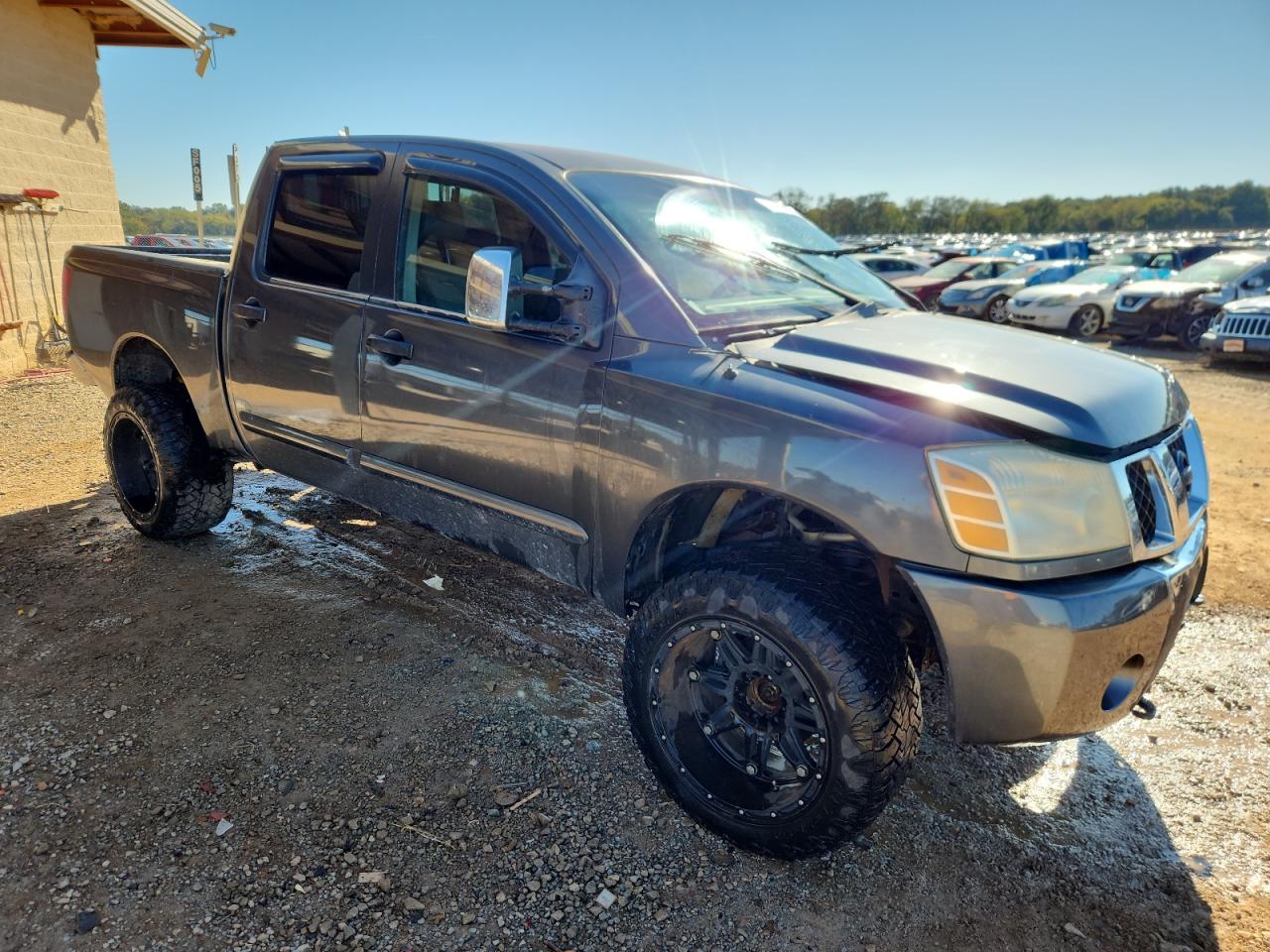 Nissan Titan Xe Image 9