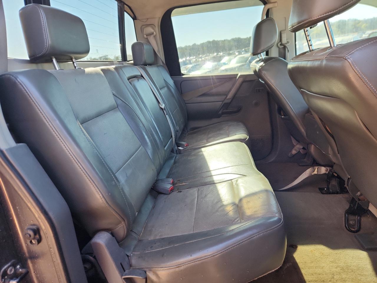 Nissan Titan Xe Image 8