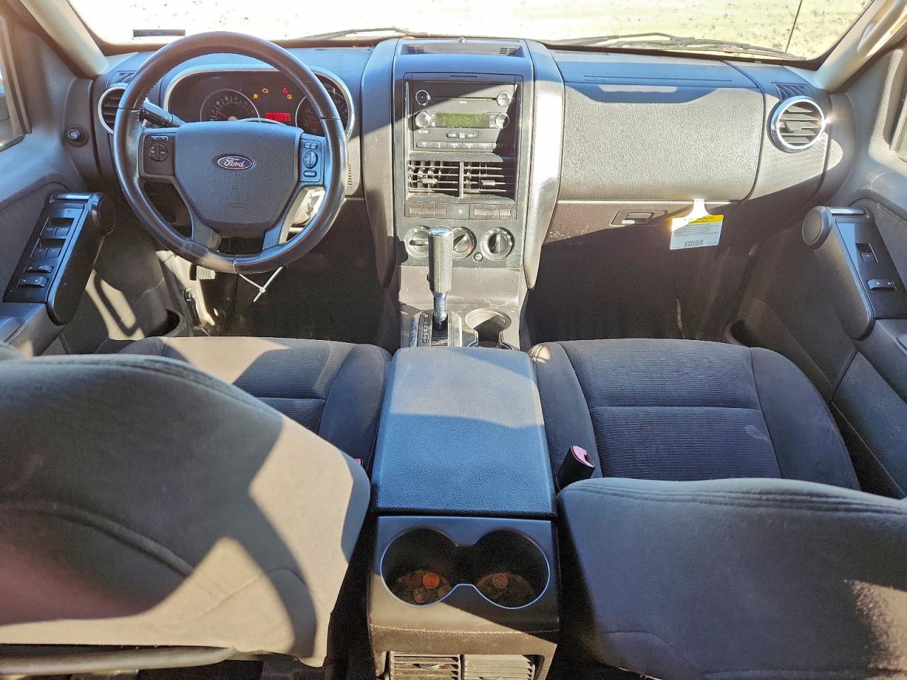 Ford Explorer Xlt Image 7