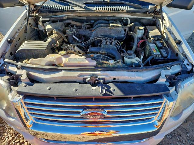 Ford Explorer Xlt Image 4