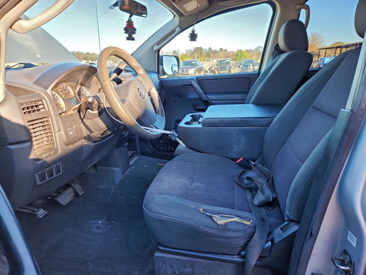 Nissan Titan Xe Image 12