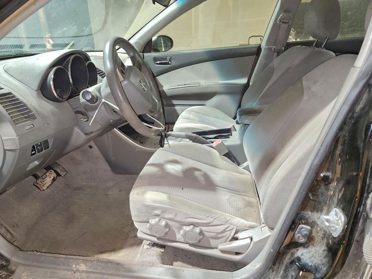 Nissan Altima S Image 9