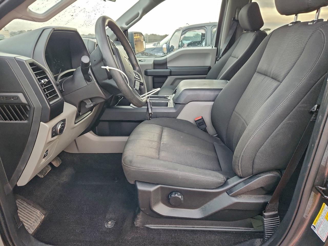 Ford F-150 Supercrew Image 4