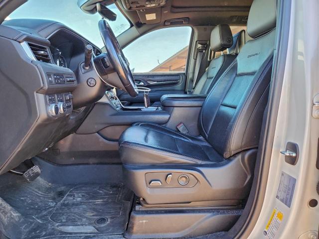 GMC Yukon Denali Image 8