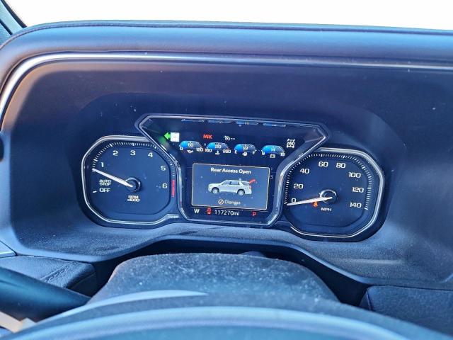 GMC Yukon Denali Image 10