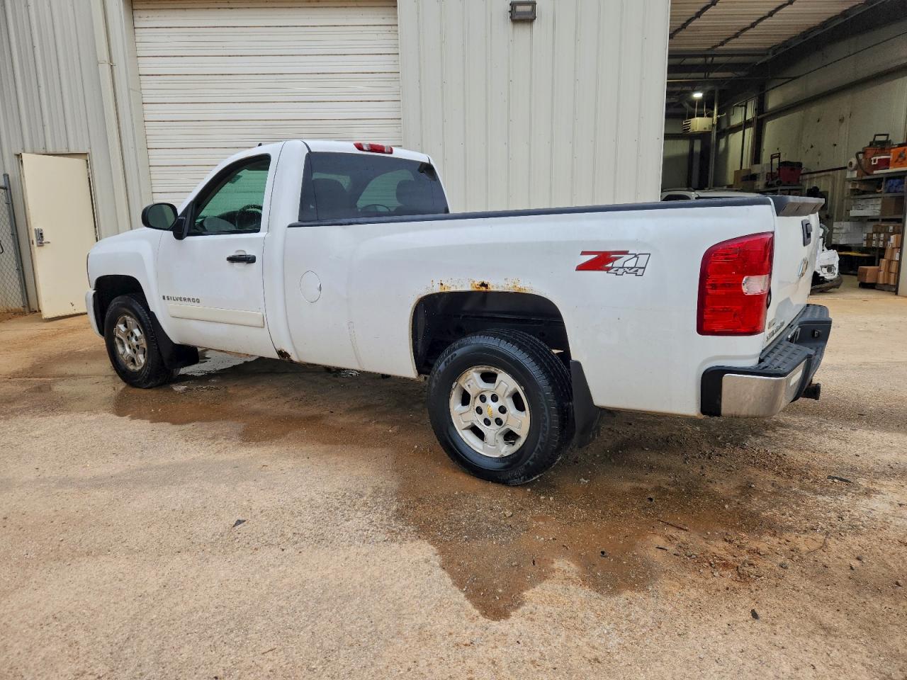 Chevrolet Silverado K1500 Image 3