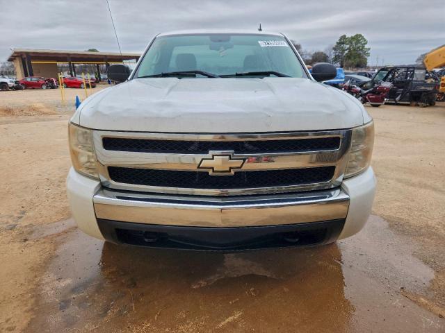 Chevrolet Silverado K1500 Image 4