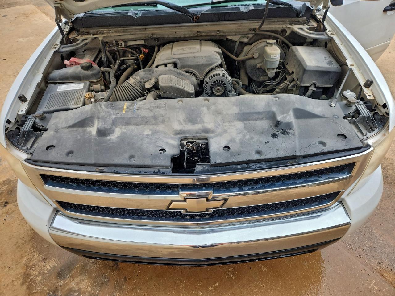 Chevrolet Silverado K1500 Image 8