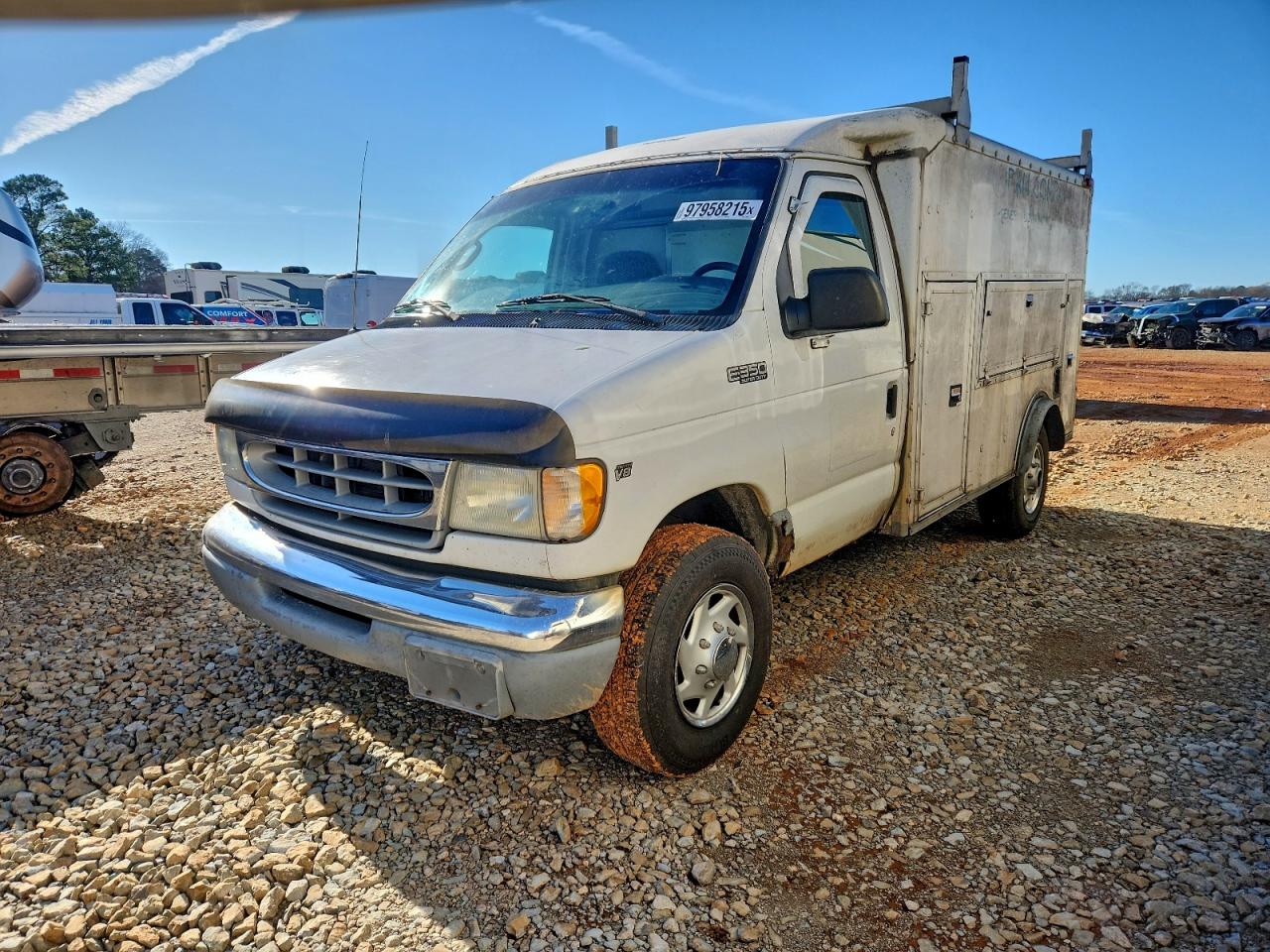 Ford Econoline E350 Super Duty Cutaway Van Image 1