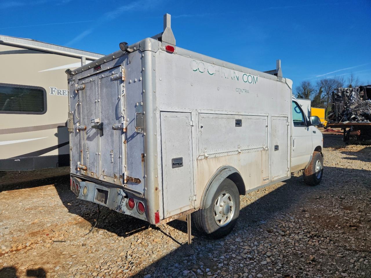 Ford Econoline E350 Super Duty Cutaway Van Image 3