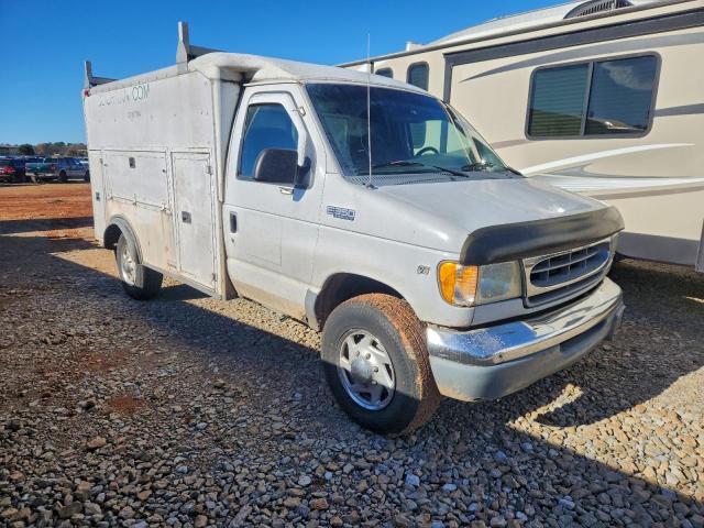 Ford Econoline E350 Super Duty Cutaway Van Image 13