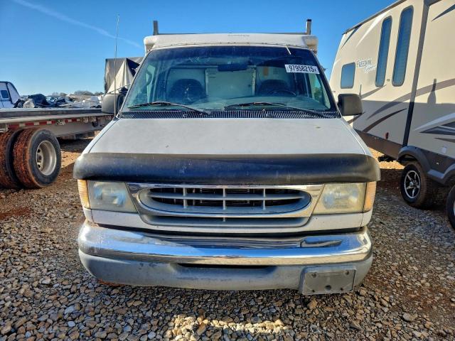 Ford Econoline E350 Super Duty Cutaway Van Image 8