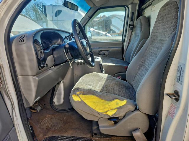 Ford Econoline E350 Super Duty Cutaway Van Image 7