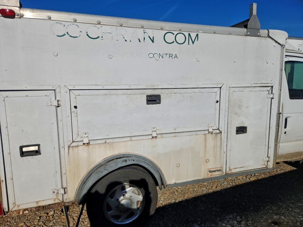 Ford Econoline E350 Super Duty Cutaway Van Image 11