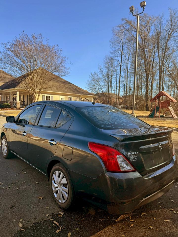 Nissan Versa S Image 2