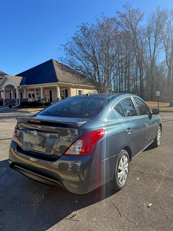 Nissan Versa S Image 3