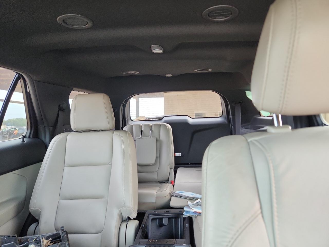 Ford Explorer Xlt Image 9