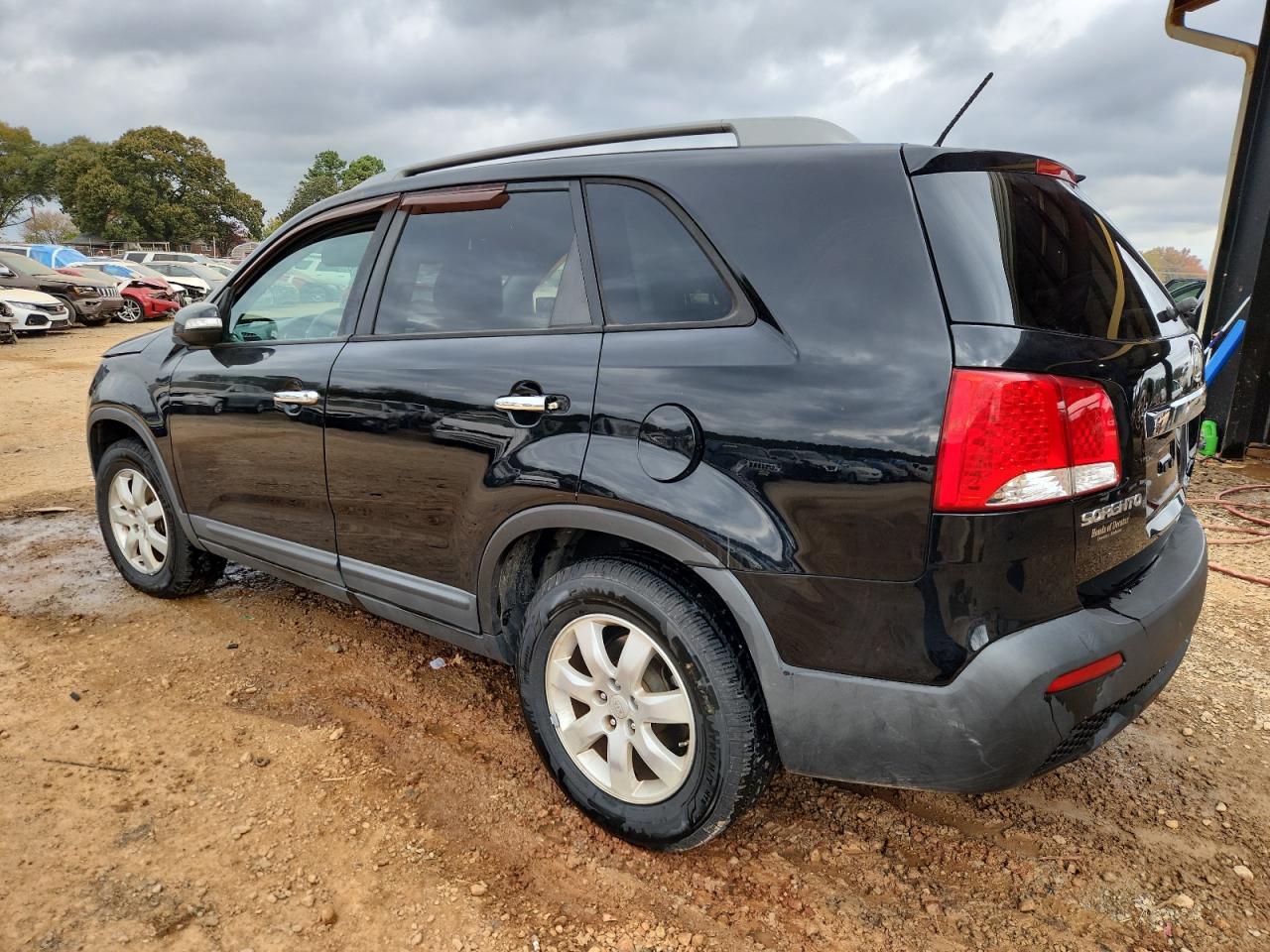 Kia Sorento Base Image 10