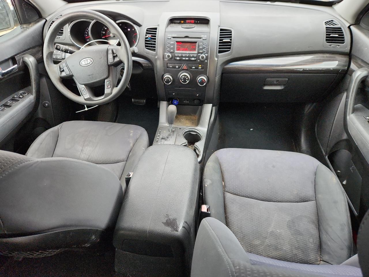 Kia Sorento Base Image 4