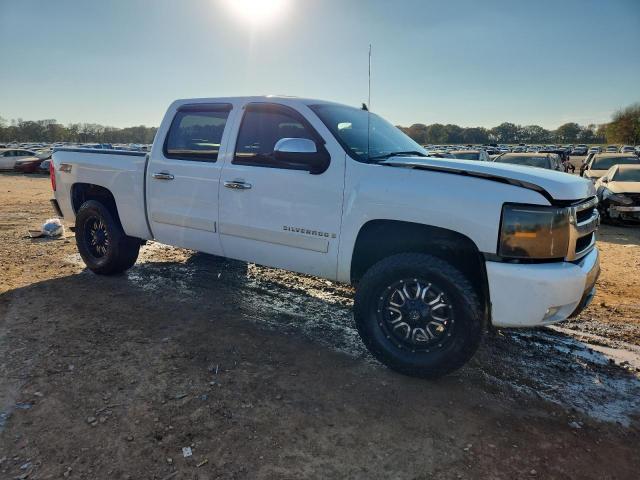 Chevrolet Silverado K1500 Crew Cab Image 11