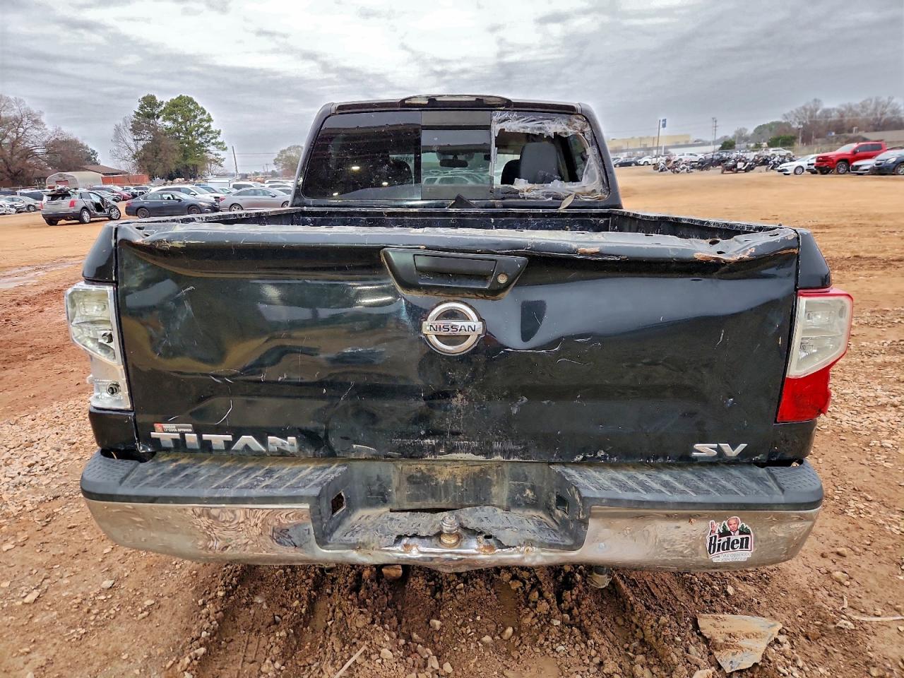 Nissan Titan S Image 12