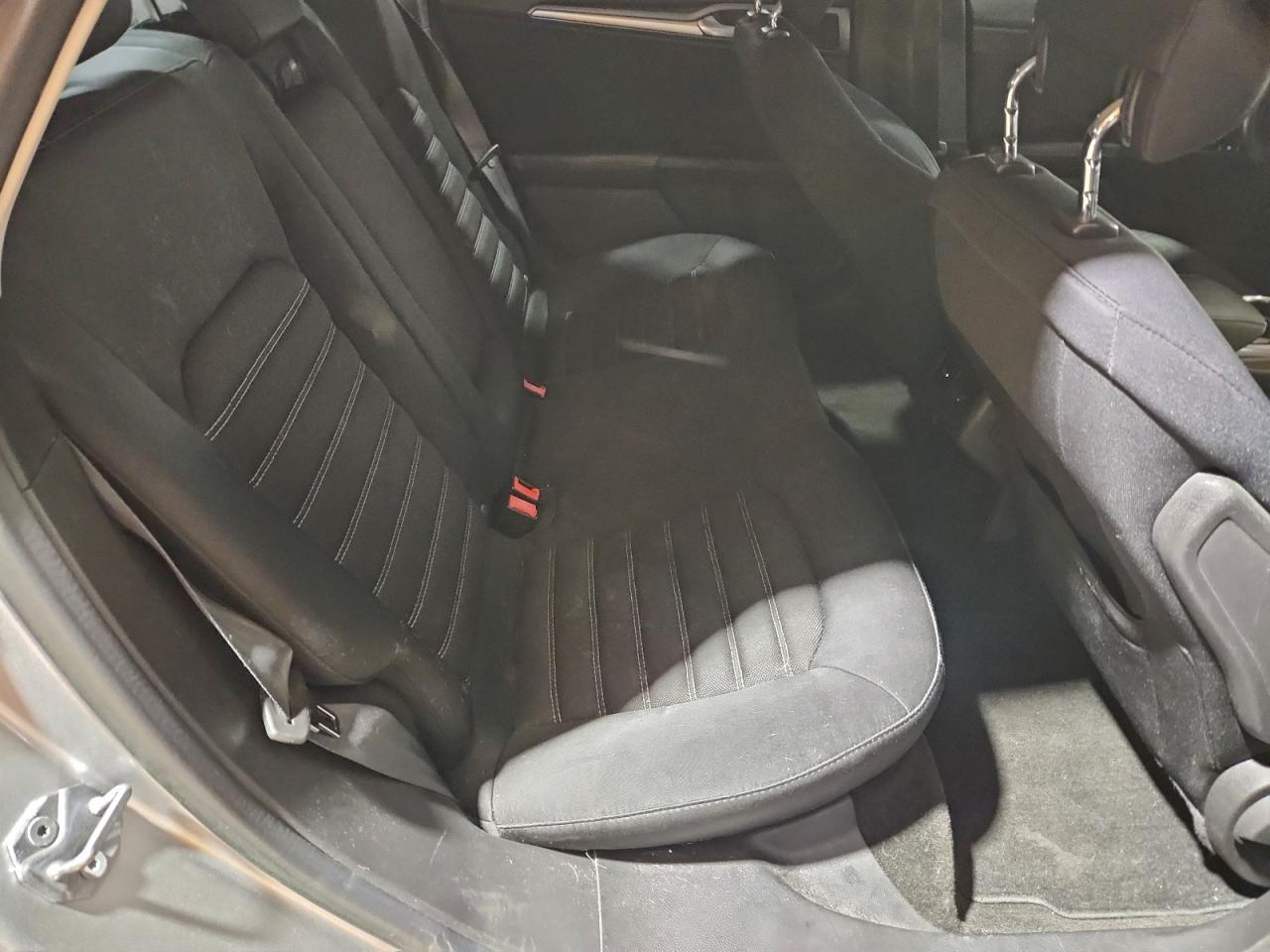 Ford Fusion Se Image 4