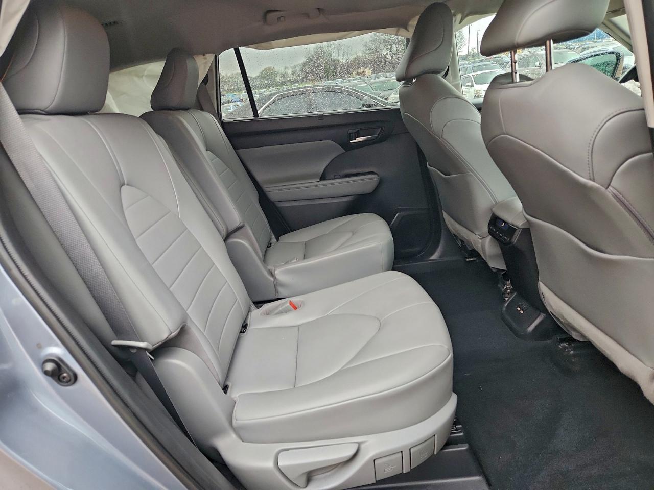 Toyota Highlander Xle Image 8