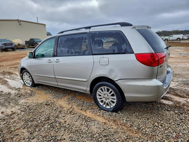 Toyota Sienna Xle Image 3