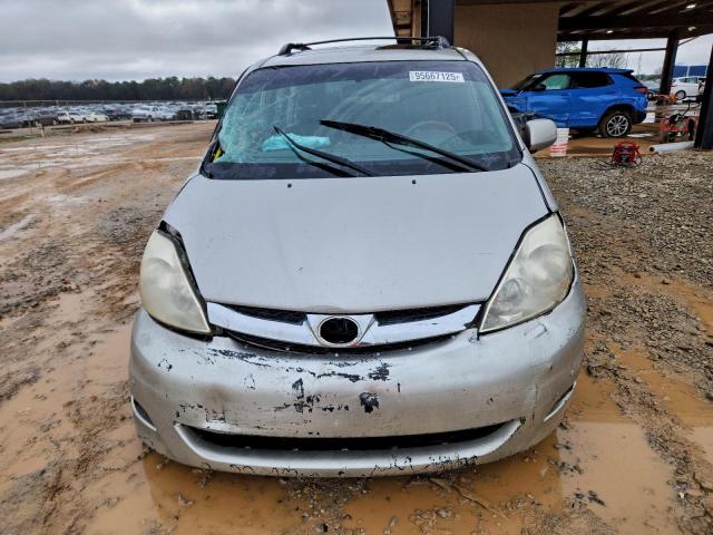 Toyota Sienna Xle Image 12