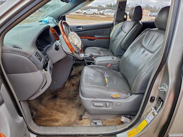 Toyota Sienna Xle Image 6