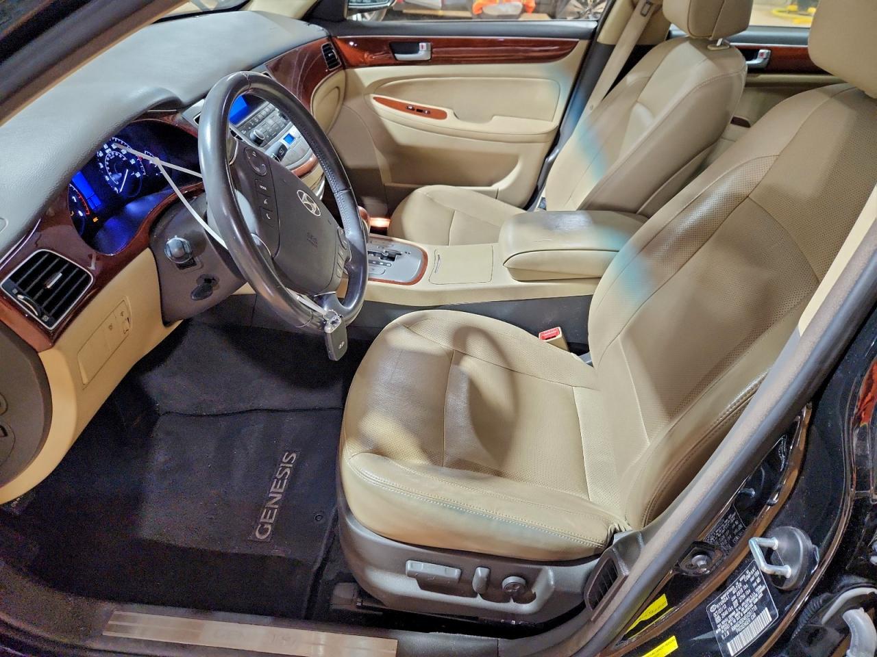 Hyundai Genesis 3.8l Image 6