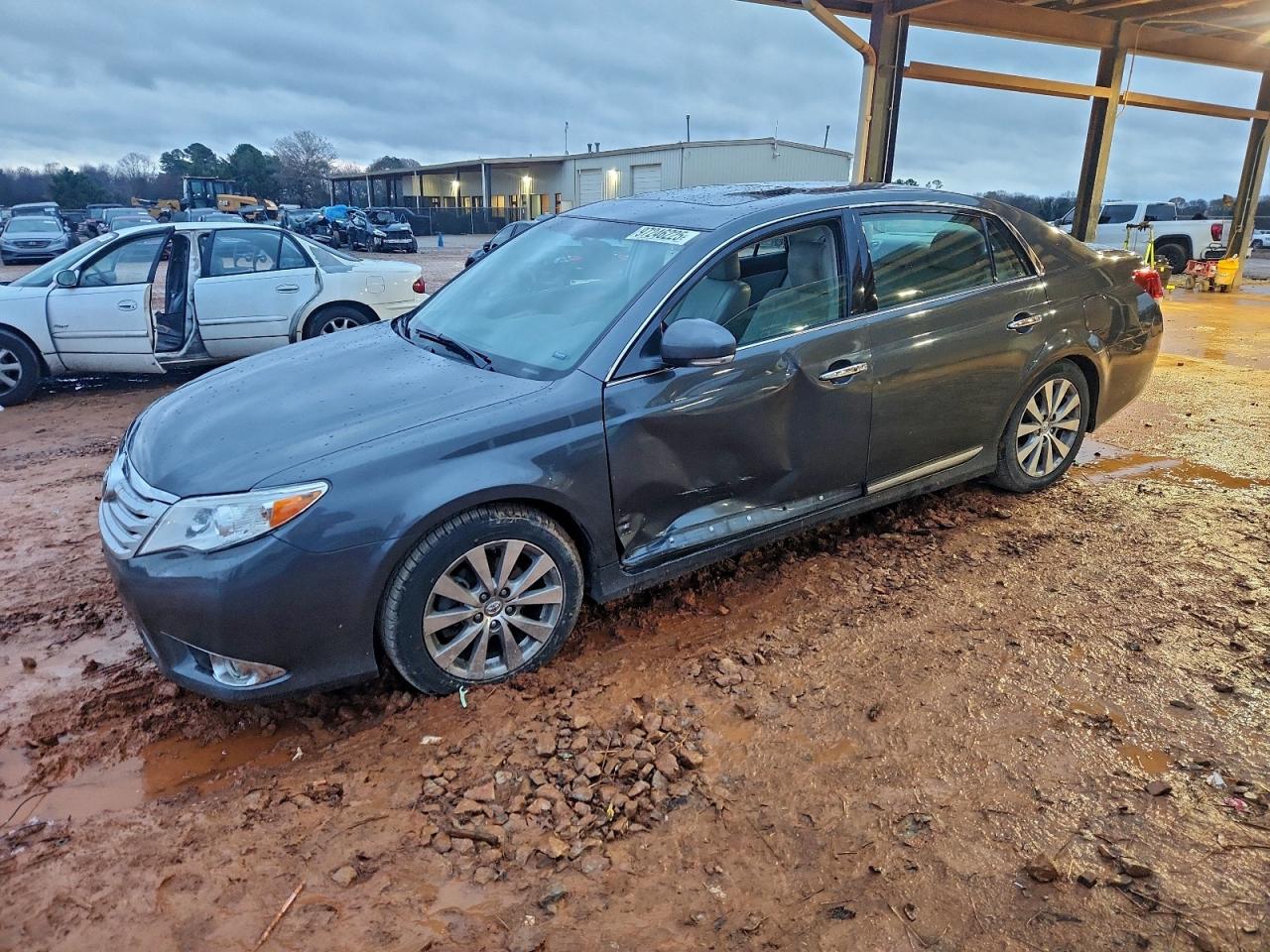 Toyota Avalon Base Image 1