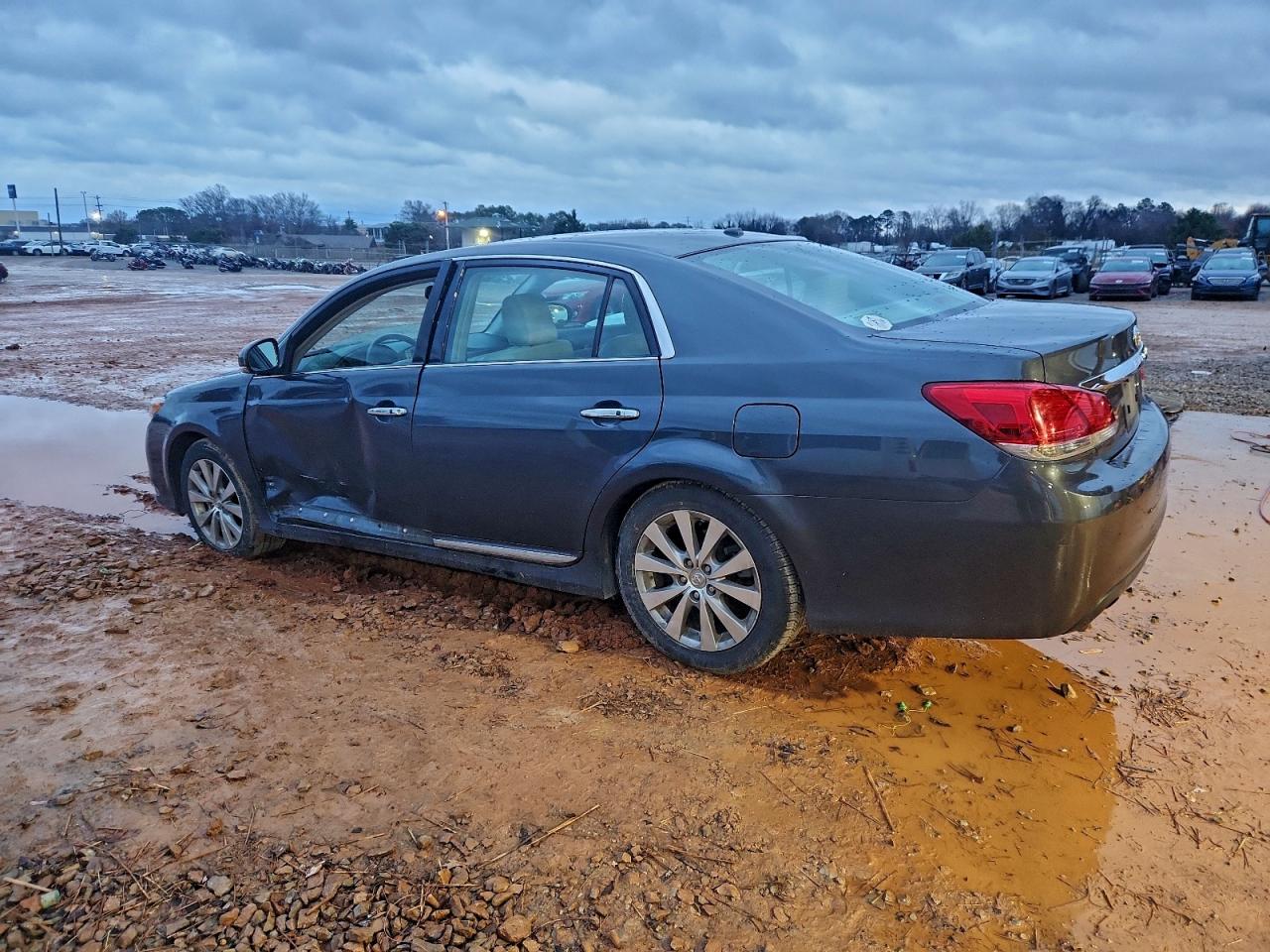 Toyota Avalon Base Image 7