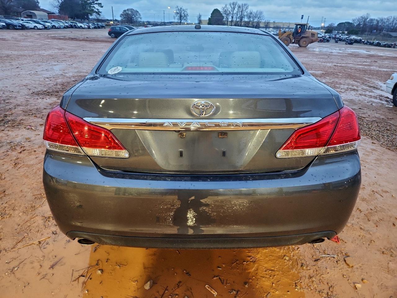 Toyota Avalon Base Image 2
