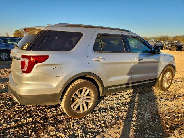 Ford Explorer Xlt Image 13