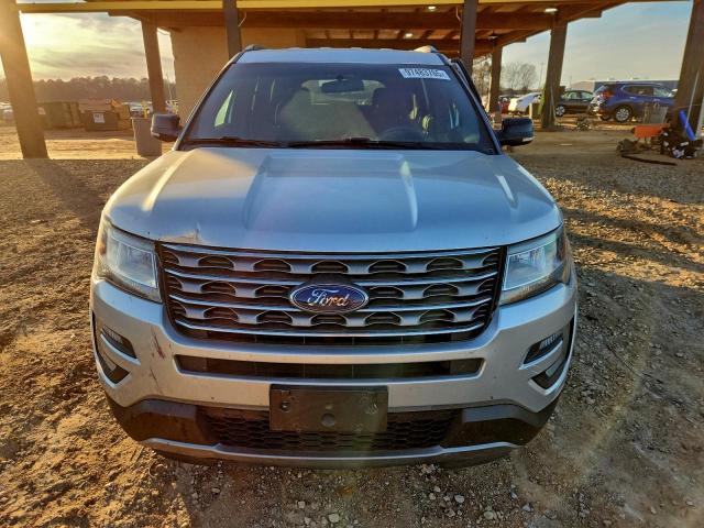 Ford Explorer Xlt Image 4