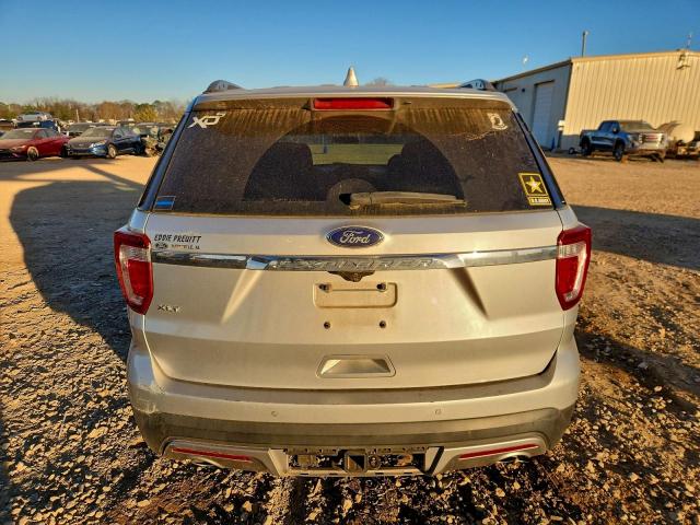 Ford Explorer Xlt Image 3