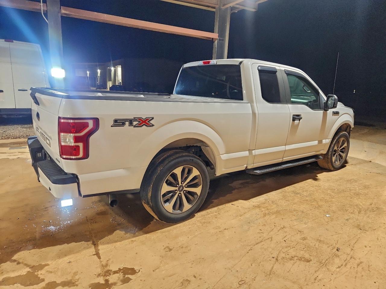 Ford F-150 Super Cab Image 2